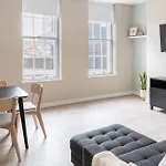 Host & Stay - The Quarter