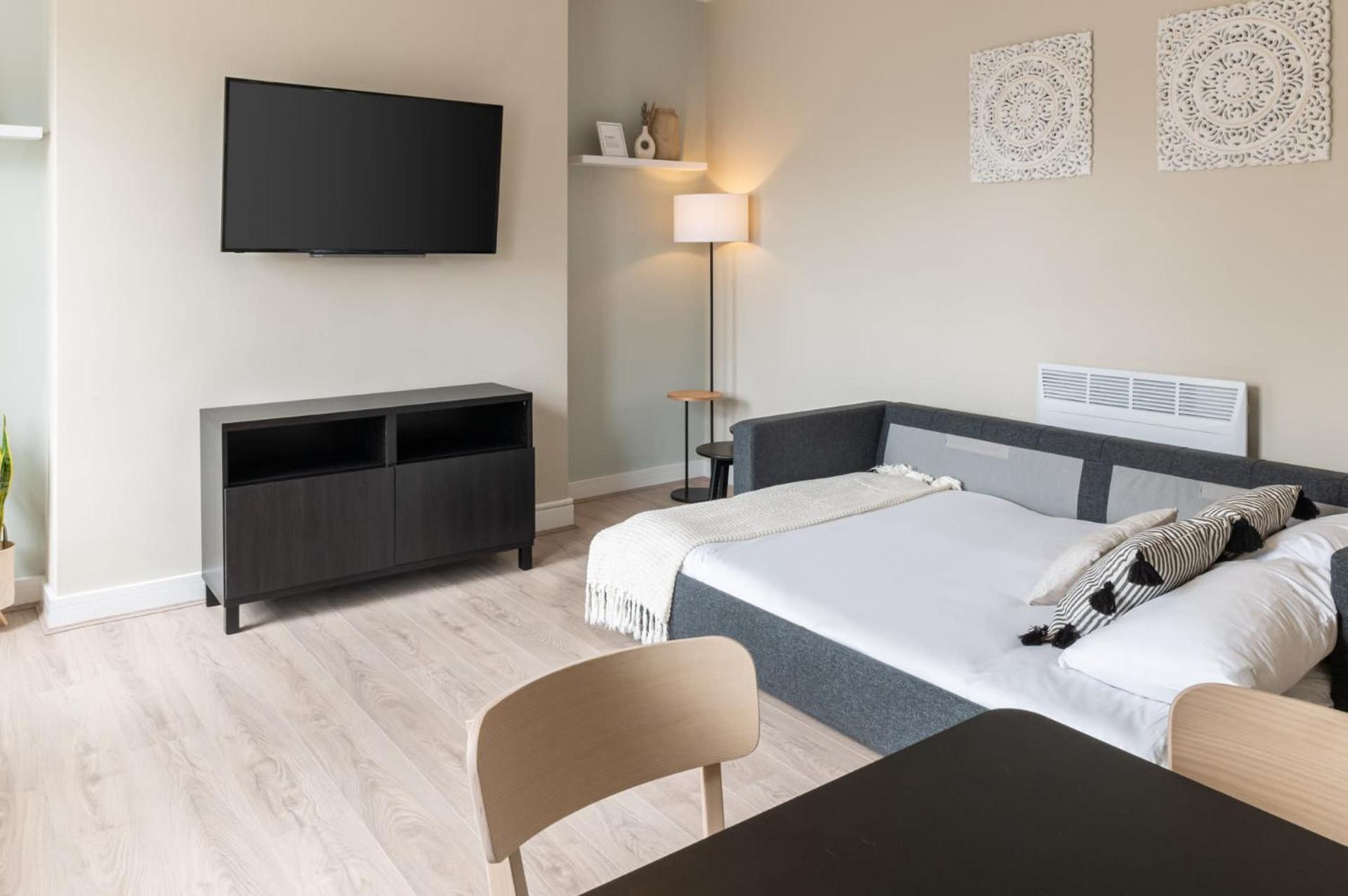 Host & - The Quarter Apartment *